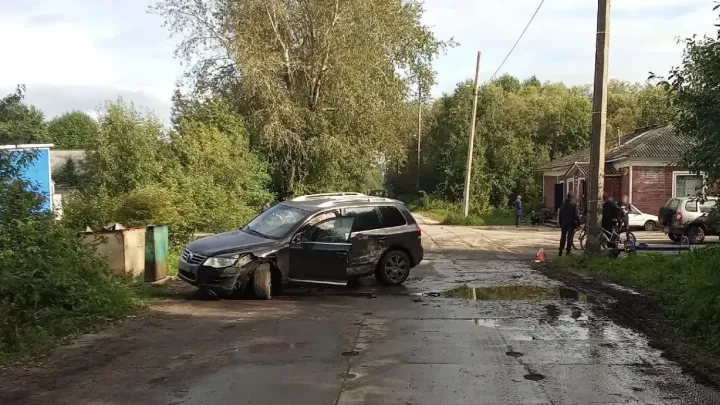 Пьяная женщина-водитель сбила пешехода и врезалась в столб на острове Кегостров — Архангельск Сейчас
