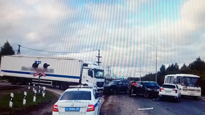 В Архангельске произошла массовая авария с участием четырех автомобилей — Архангельск Сейчас
