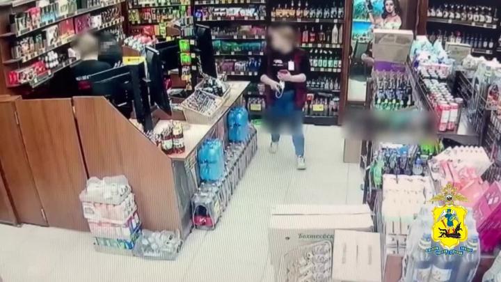 В Онеге задержали подозреваемого в хищении товара из сетевого магазина — Архангельск Сейчас