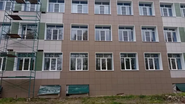 Суд признал недействительными допсоглашения по ремонту Уемской средней школы — Архангельск Сейчас