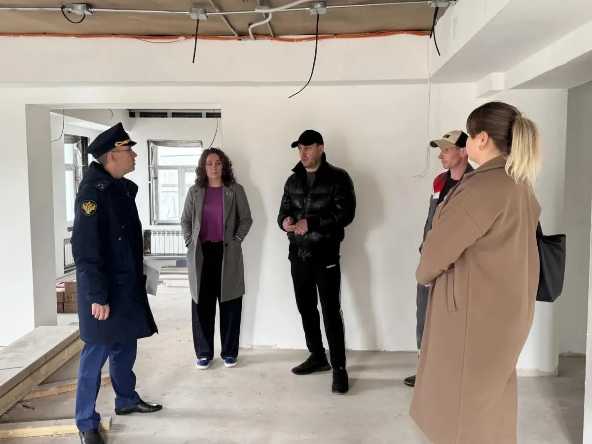 Прокуратура проверила ремонт детской библиотеки и интерната в Карпогорах
