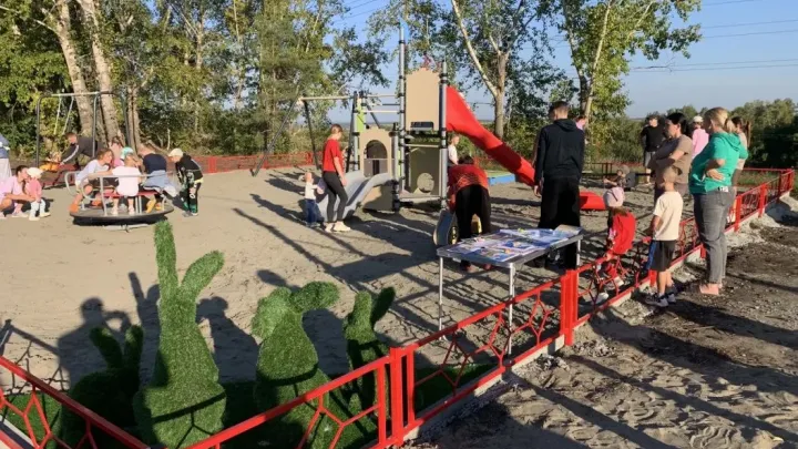 В Барнауле по ППМИ открыли детскую площадку и обновили зелёную зону — Барнаул Сейчас