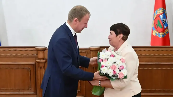 Виктор Томенко вручил государственные награды жителям Алтайского края — Барнаул Сейчас