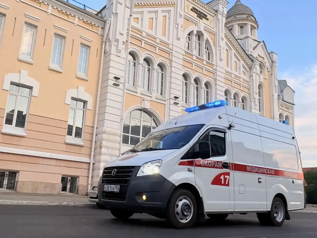 Томенко поблагодарил коллектив станции скорой помощи Бийска за работу
