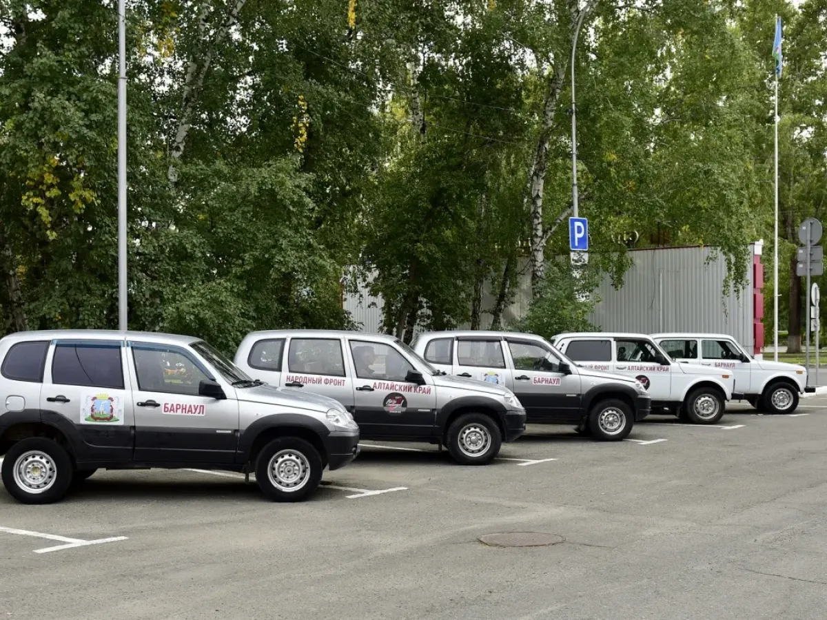 Из Барнаула в зону СВО и новые регионы отправили автомобили и гуманитарный груз