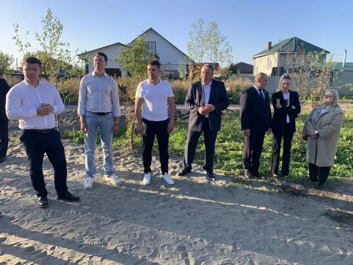 В Барнауле по ППМИ открыли детскую площадку и обновили зелёную зону