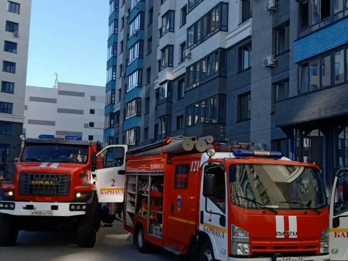 В Барнауле потушили пожар в квартире многоэтажного дома