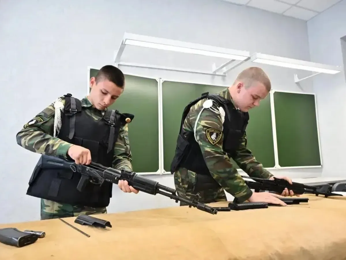 В Рубцовске губернатор посетил обновленную кадетскую школу №2