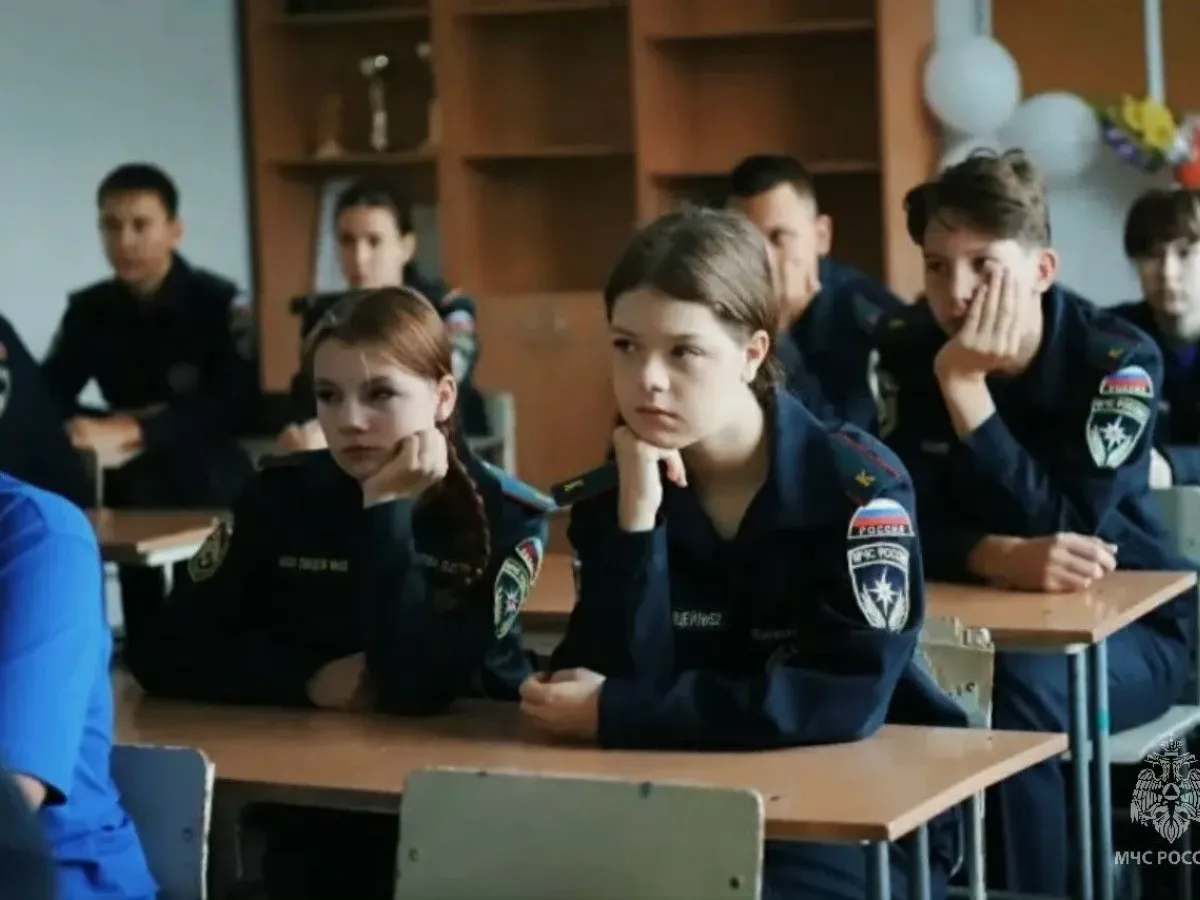 Кадеты МЧС из Барнаула заняли третье место на соревнованиях в Омске