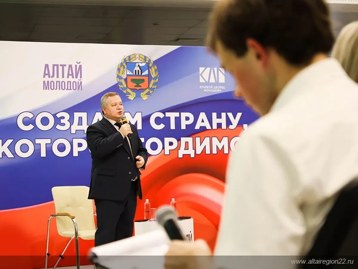 В Барнауле обсудили итоги поездки делегации края на Международный фестиваль молодежи