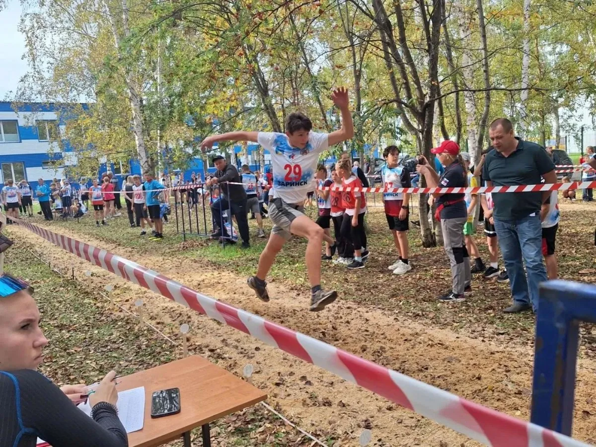 Более 300 юных спортсменов проверили подготовку на краевых соревнованиях в Заринске