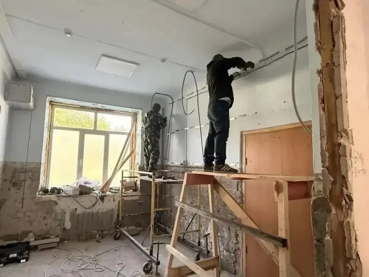 В Троицком районе Алтайского края с опережением графика ремонтируют поликлинику