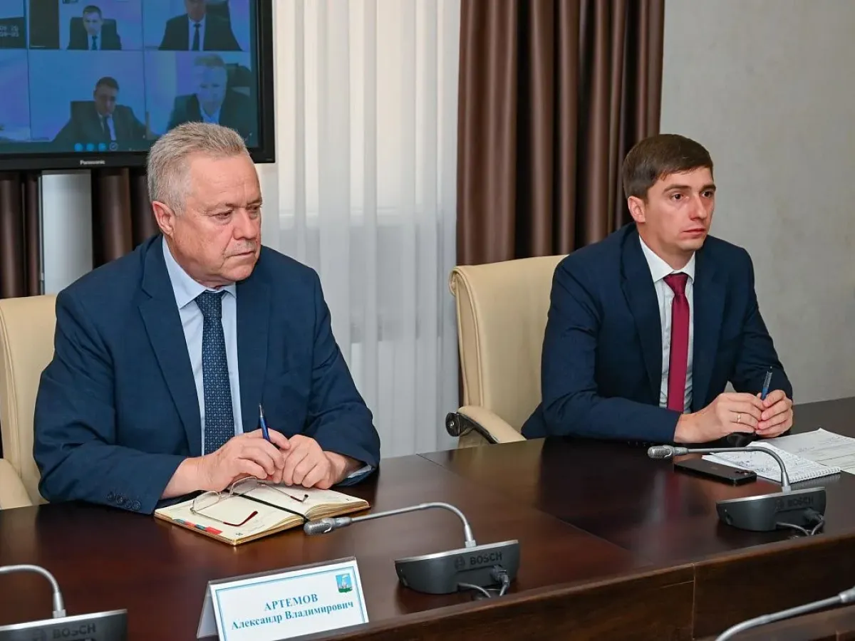 На совещании в Барнауле обсудили ремонт дорог, автобусы и подготовку к отопсезону