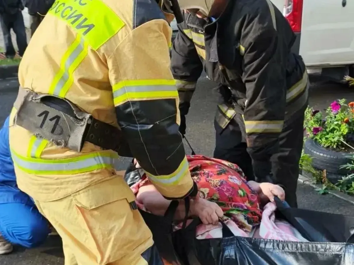 В Бийске спасатели помогли госпитализировать тяжелобольную пенсионерку
