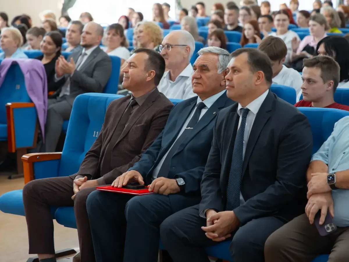 В Барнауле 32 преподавателя и сотрудника АГАУ получили служебные квартиры
