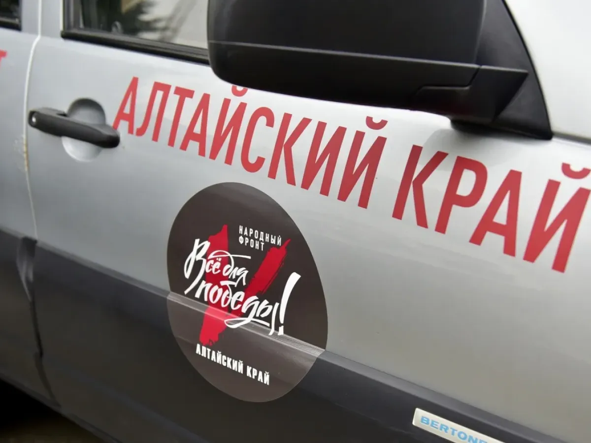 Из Барнаула в зону СВО и новые регионы отправили автомобили и гуманитарный груз