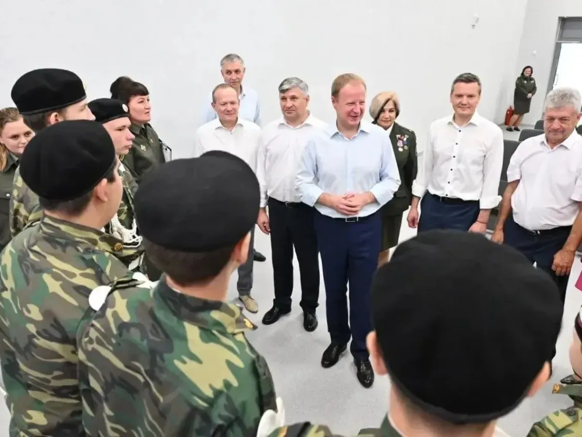 В Рубцовске губернатор посетил обновленную кадетскую школу №2