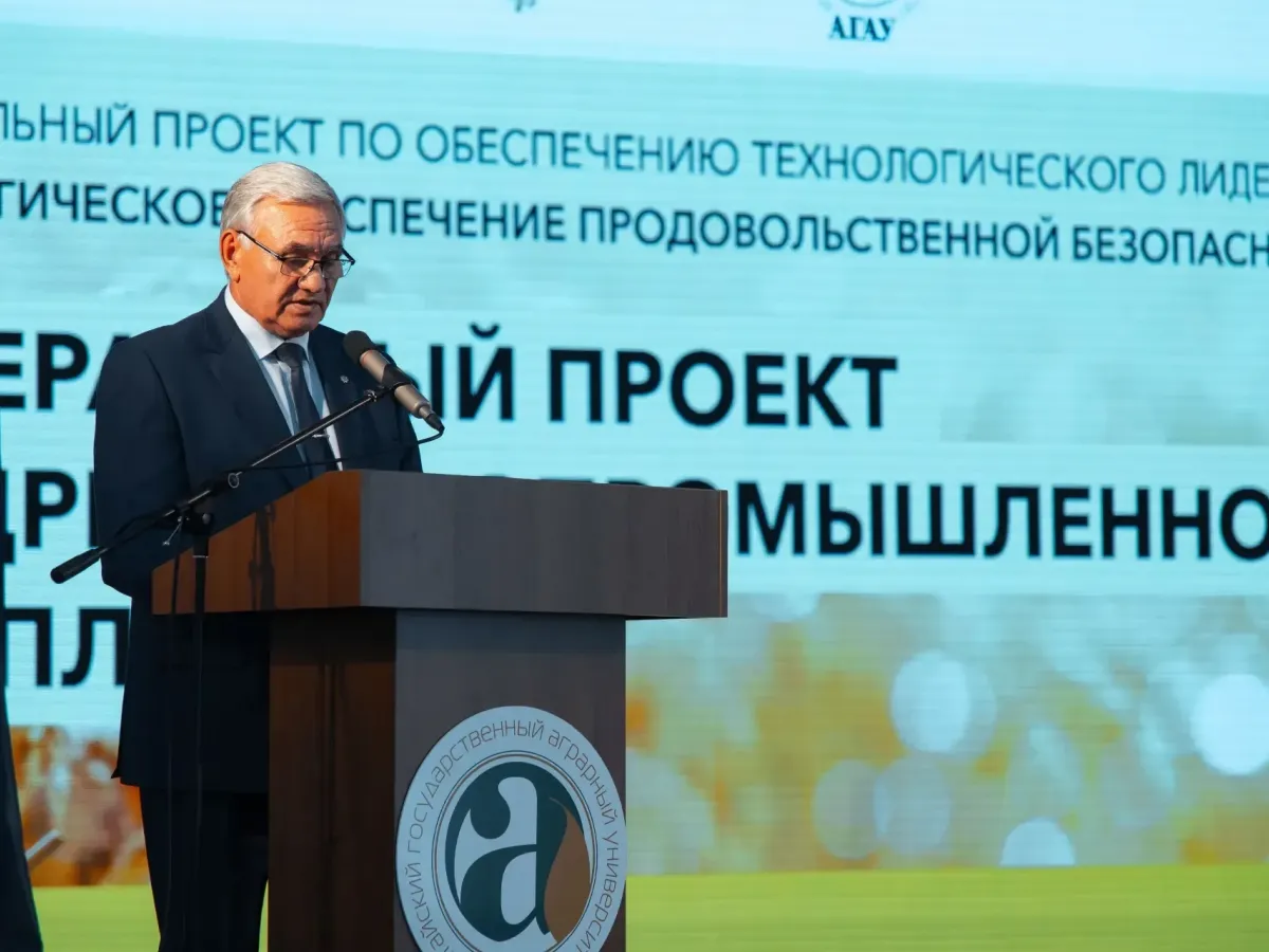 В Барнауле 32 преподавателя и сотрудника АГАУ получили служебные квартиры