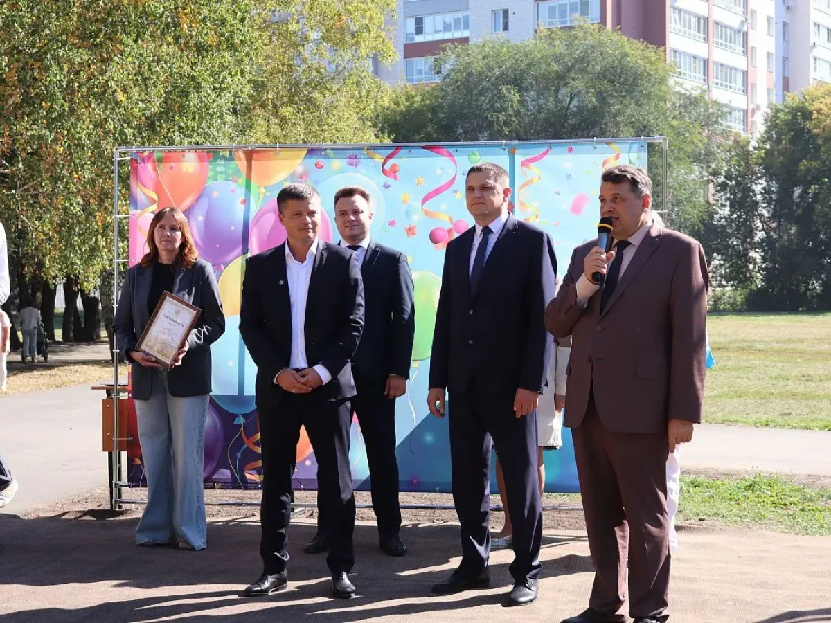 В барнаульской школе № 126 открыли обновлённую спортивную площадку