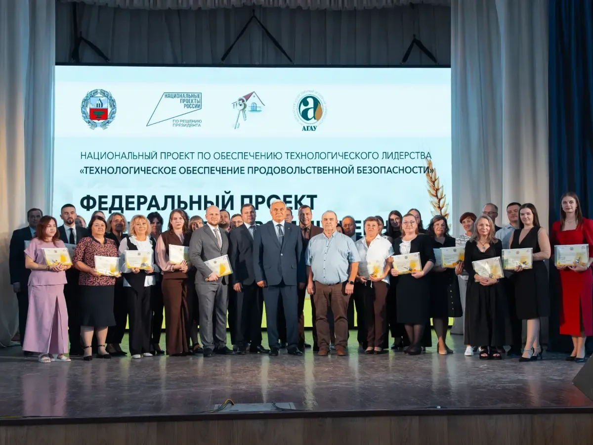 В Барнауле 32 преподавателя и сотрудника АГАУ получили служебные квартиры