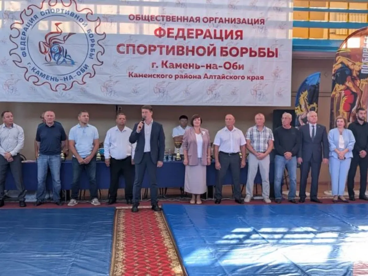 В Камне-на-Оби прошёл турнир по греко-римской борьбе среди юношей