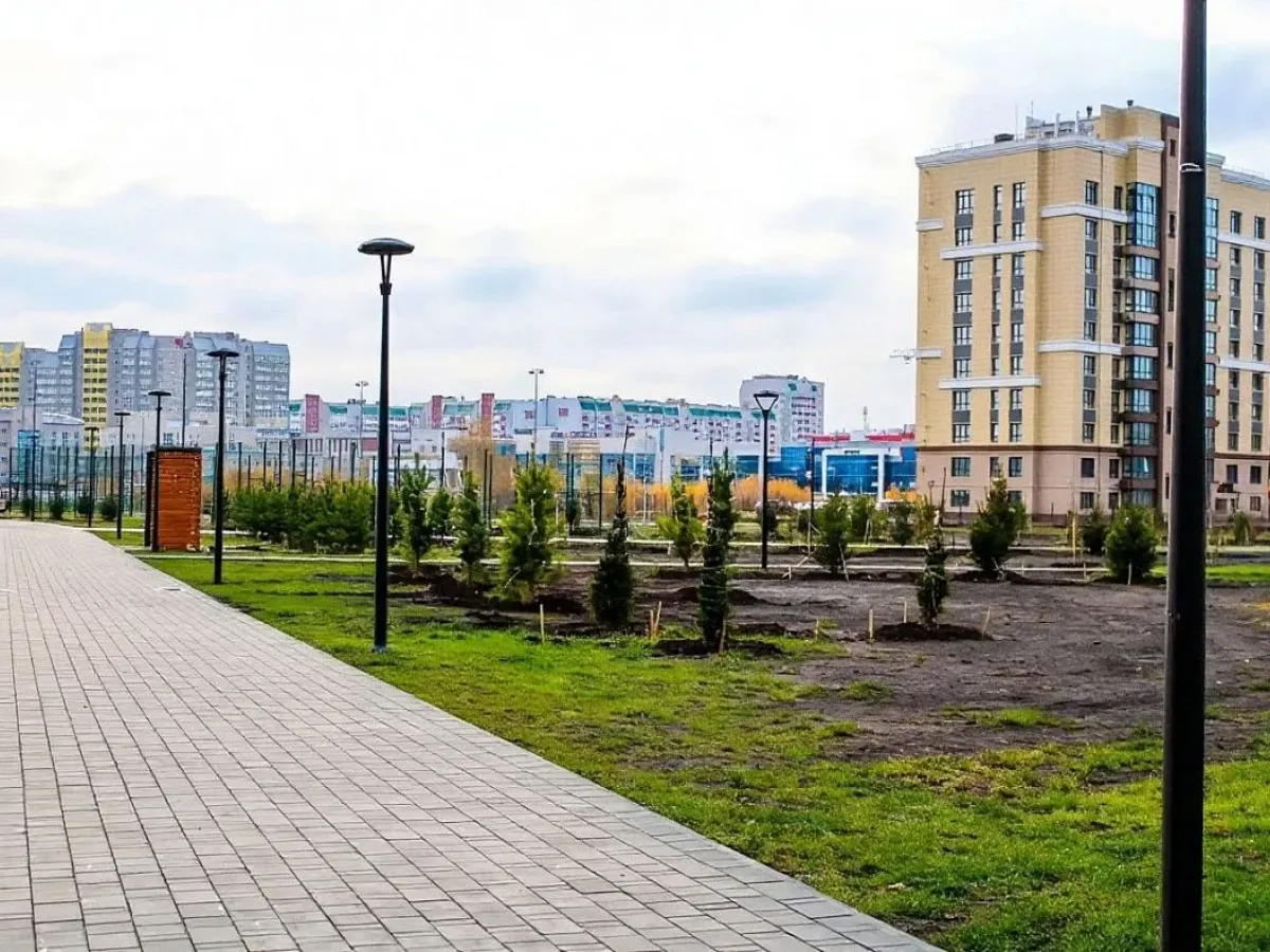 На Шумакова, 9 в Барнауле завершают второй этап благоустройства территории