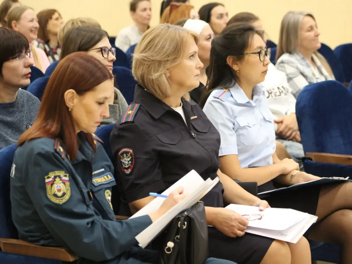 В Барнауле прошло краевое родительское собрание о безопасности детей