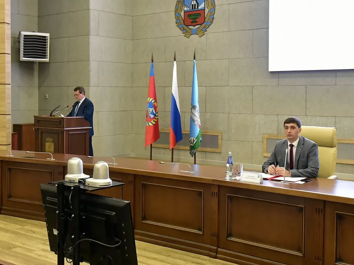 В администрации Барнаула обсудили подключение отопления и подготовку к зиме