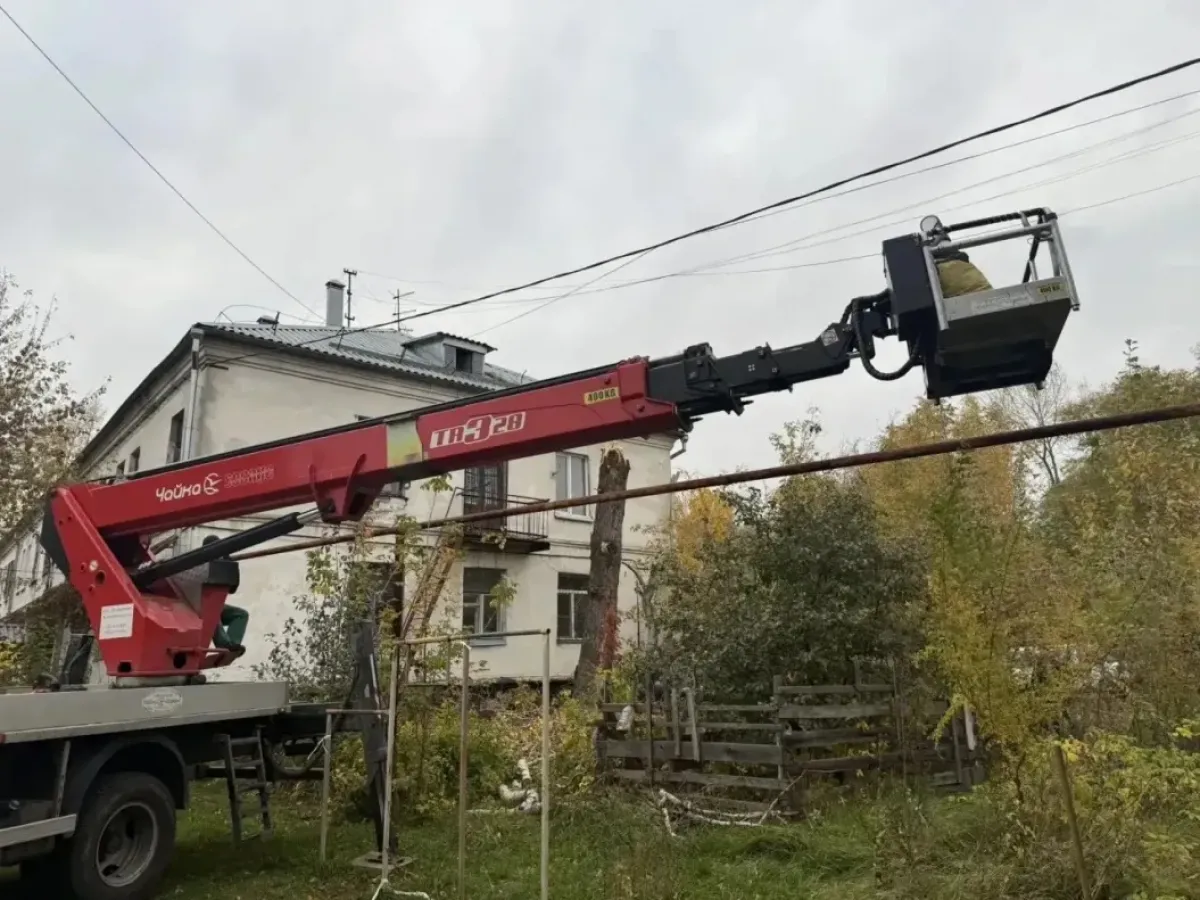 В Барнауле городские службы устраняют последствия непогоды