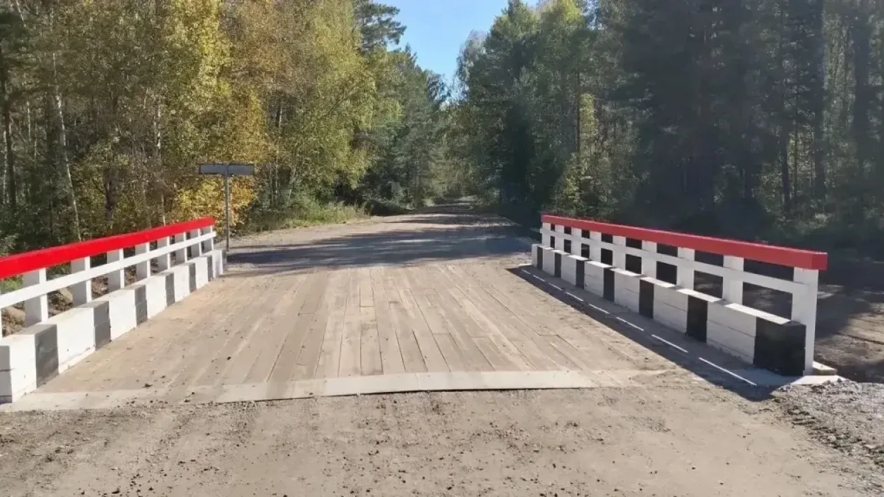 В Троицком районе завершили ремонт моста через реку Крутиха — Барнаул Сейчас