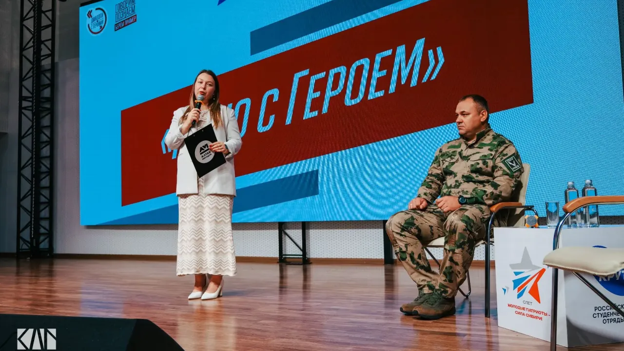 В Барнауле студенты встретились с участником СВО в рамках проекта «Кино с Героем» — Барнаул Сейчас