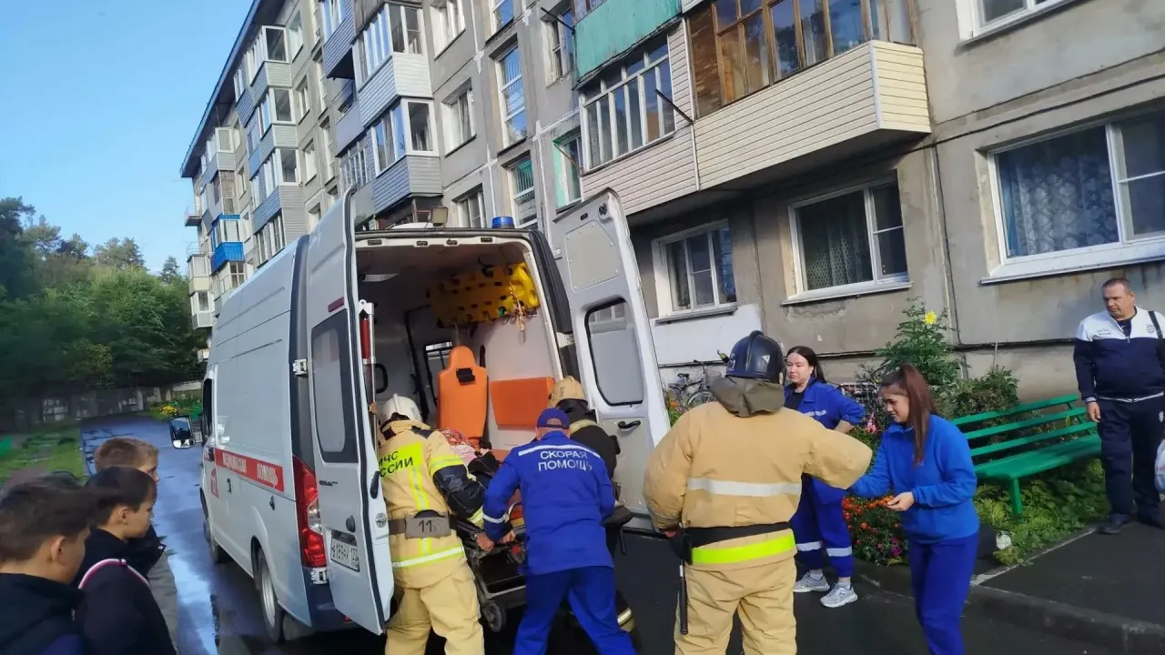 В Бийске спасатели помогли госпитализировать тяжелобольную пенсионерку — Барнаул Сейчас