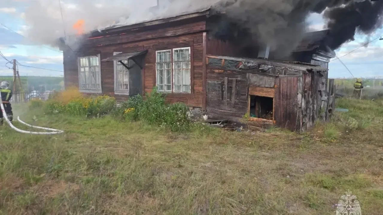 В Барнауле ликвидируют пожар в районе станции Ползунова — Барнаул Сейчас