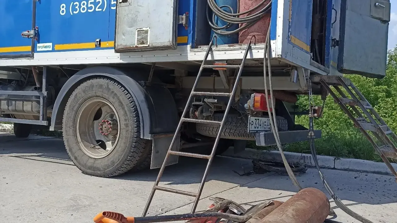 В посёлке Научный городок проводят промывку сетей водоснабжения — Барнаул Сейчас