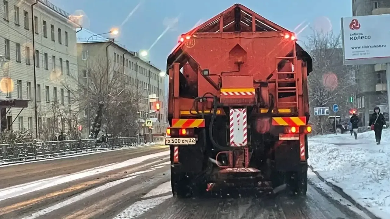 Барнаульские дорожные службы переходят на зимний режим работы — Барнаул Сейчас