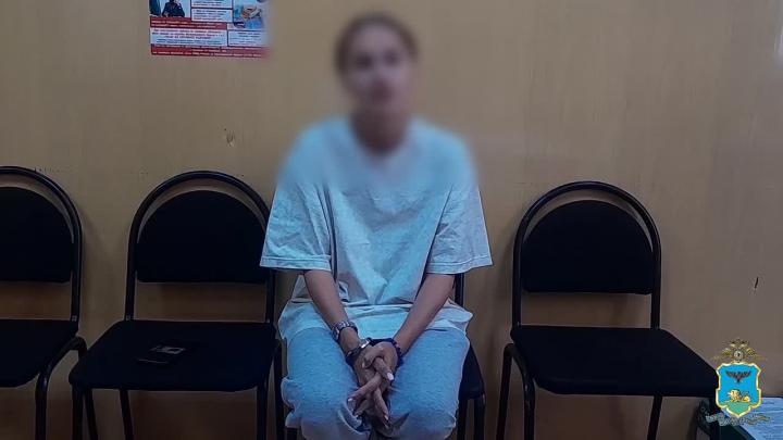 В Старом Осколе полиция установила женщину, нарушавшую порядок на территории храма — Белгород Сейчас