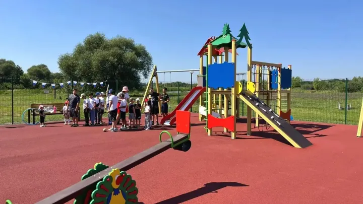 В селе Оскольском открылась современная детская площадка — Белгород Сейчас
