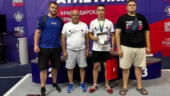 Белгородский тяжелоатлет Дмитрий Плужников завоевал бронзу всероссийского турнира — Белгород Сейчас
