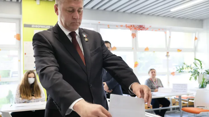 Александр Шуваев проголосовал в Белгороде в первый день основного голосования — Белгород Сейчас