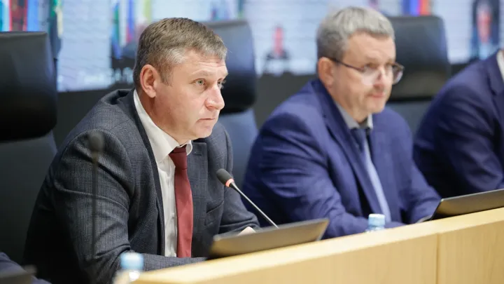 Шуваев поручил ускорить исполнение программ и подготовить графики выездов в округа — Белгород Сейчас