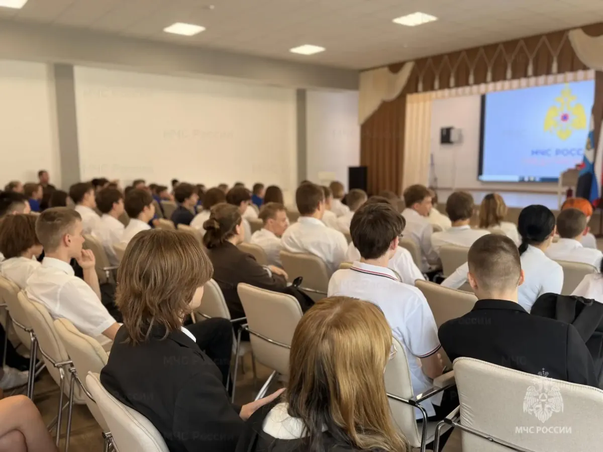 Сотрудники МЧС проводят уроки безопасности для белгородских школьников