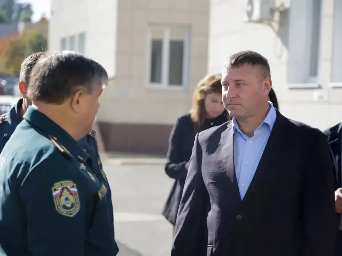 В Старом Осколе показали новые гаражные боксы и ход ремонта детской поликлиники