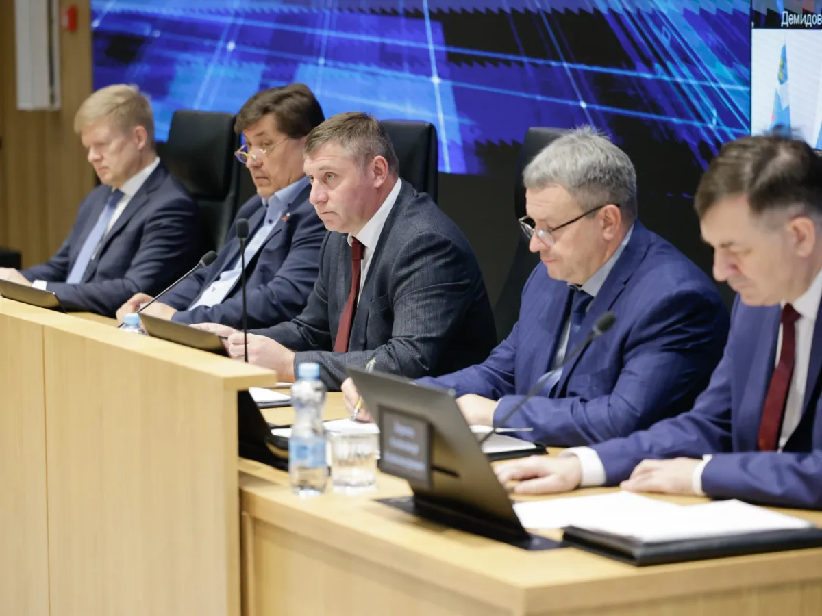 Шуваев поручил ускорить исполнение программ и подготовить графики выездов в округа