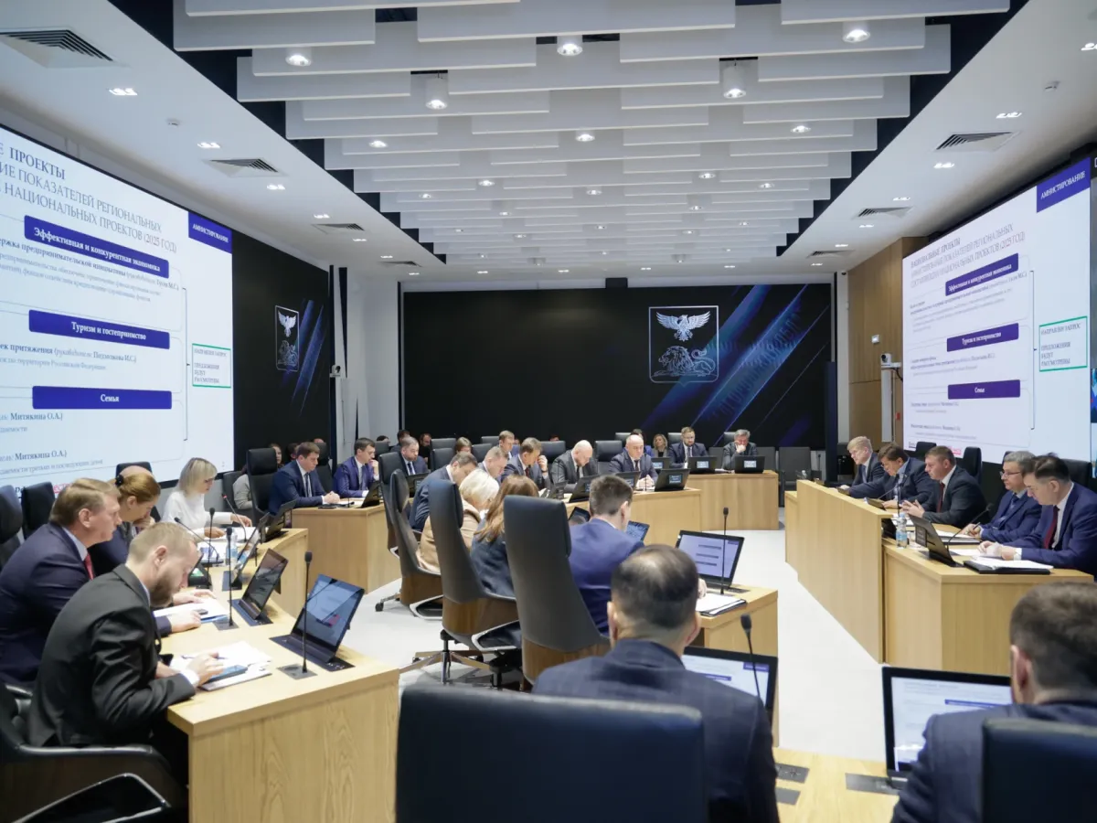 Шуваев поручил ускорить исполнение программ и подготовить графики выездов в округа