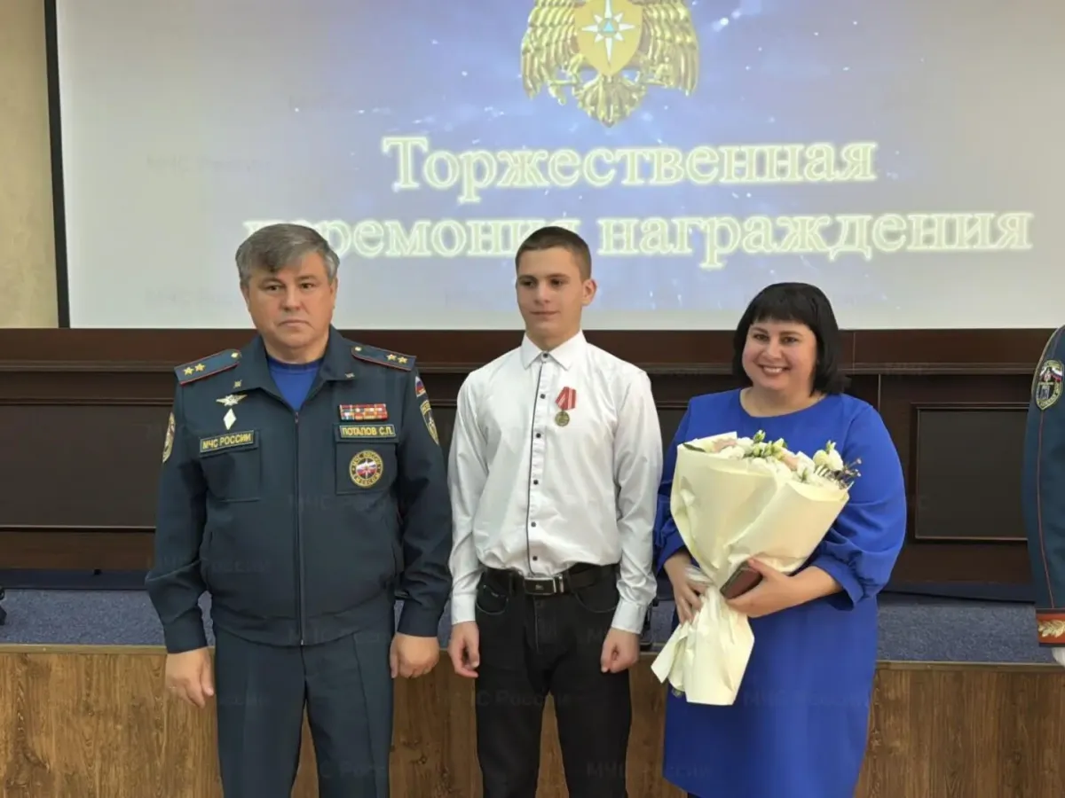 В Белгородской области отметили День гражданской обороны и наградили сотрудников МЧС