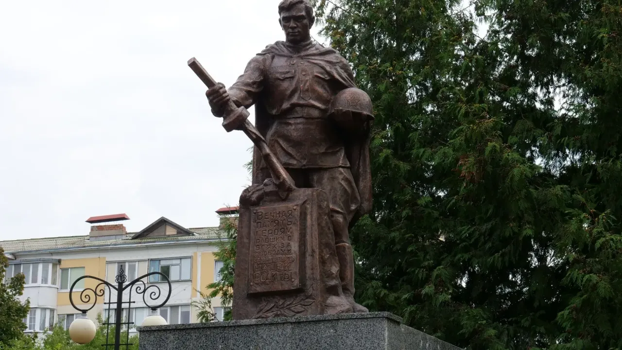 В Майском завершают реставрацию мемориала героям 1943 года