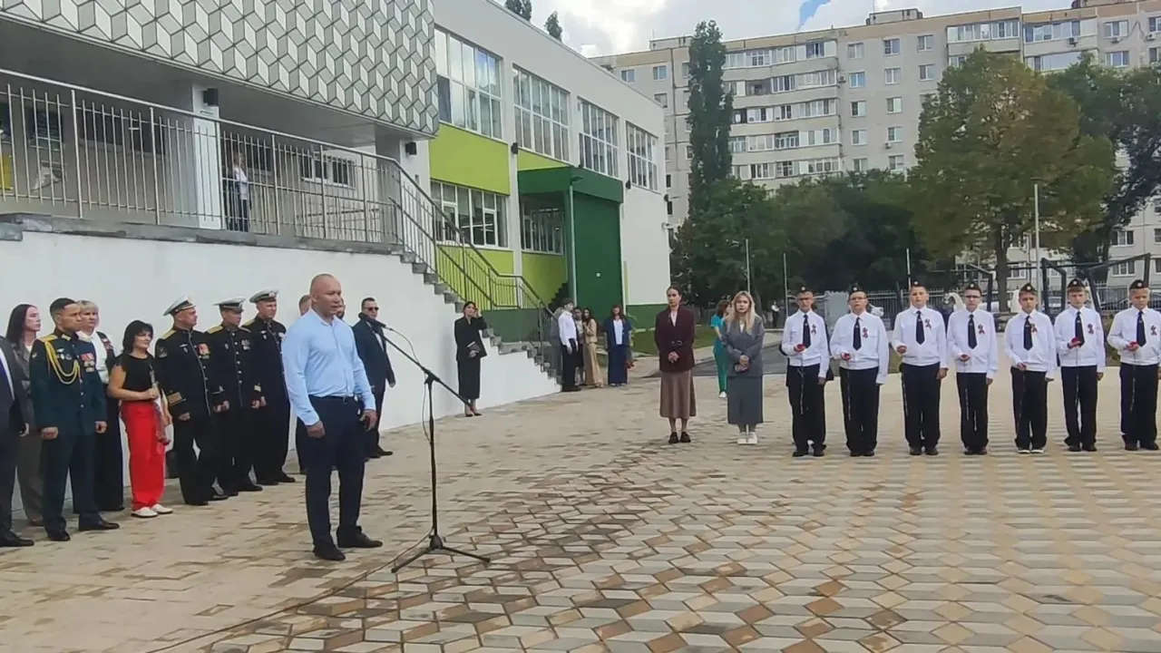 В Старом Осколе открыли памятную доску полицейскому Александру Монакову