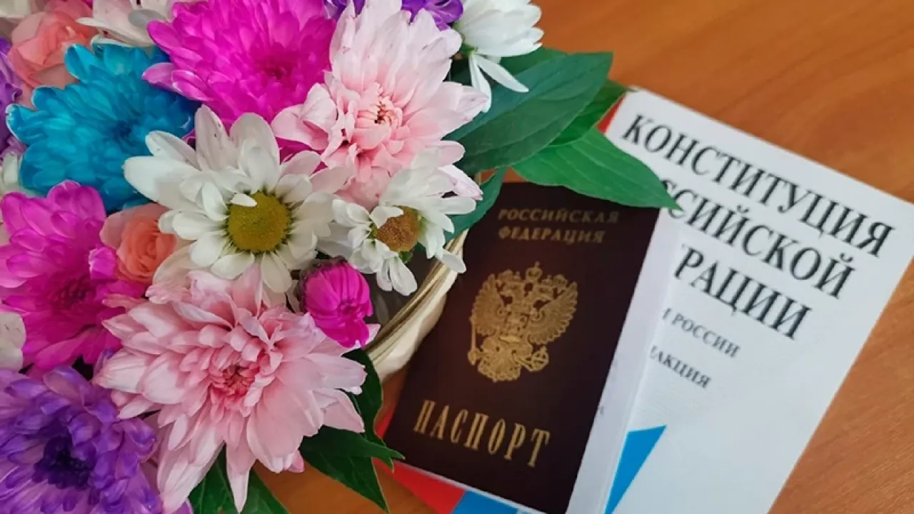 Полицейские помогли 80-летнему пенсионеру без документов получить российский паспорт — Белгород Сейчас