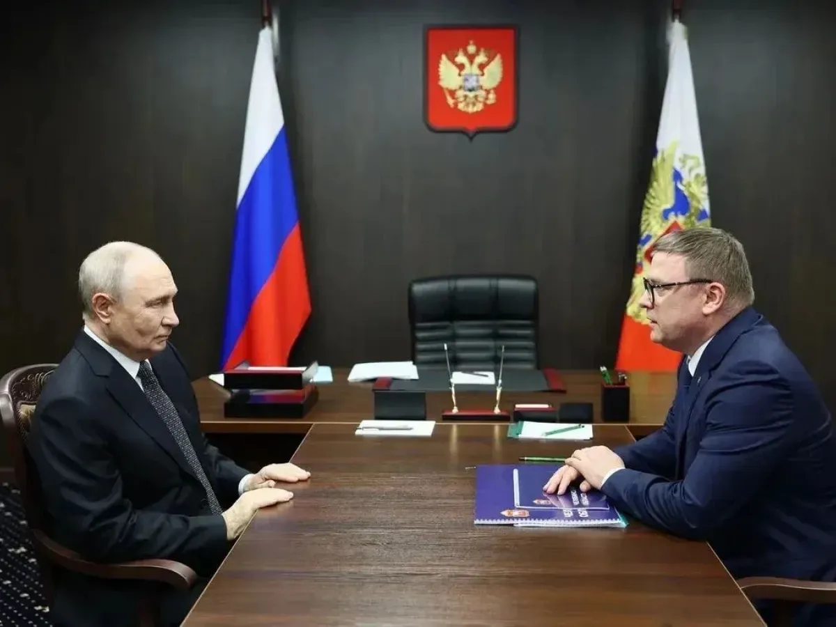 Путин провел встречу с Алексеем Текслером на полях учений в Чебаркульском