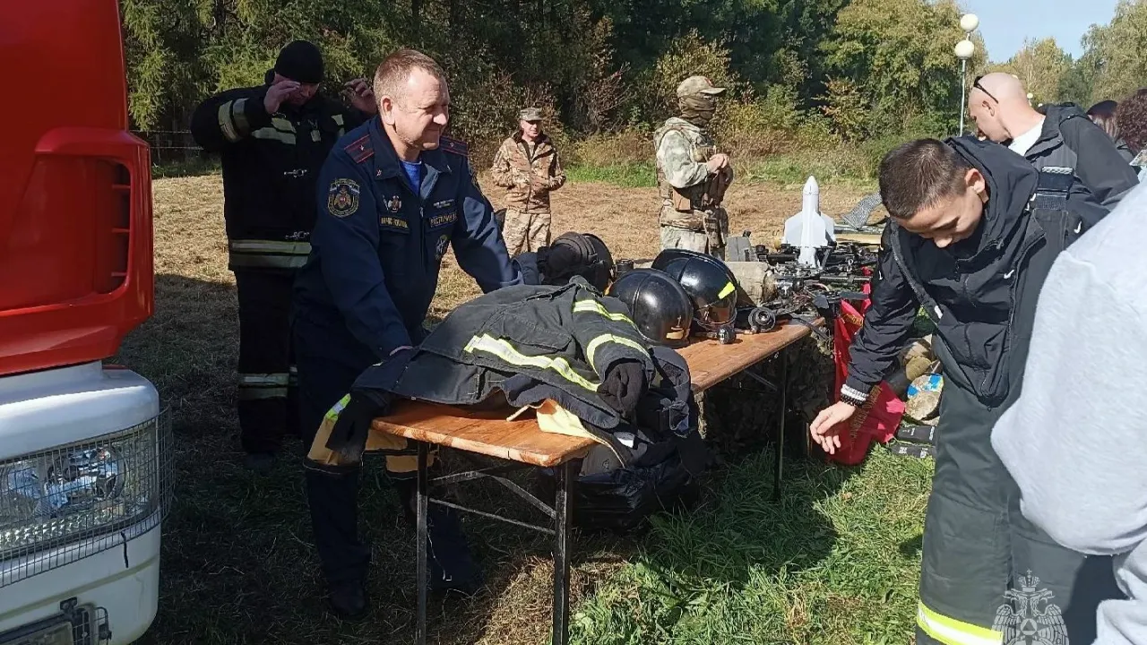 В Челябинске прошел фестиваль «Уральские герои» с реконструкциями и площадкой МЧС — Челябинск Сейчас